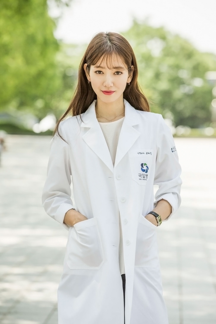 Áo Blouse Bác Sĩ - Lịch Sử Ra Đời Và Những Câu Chuyện Xung Quanh bác sĩ