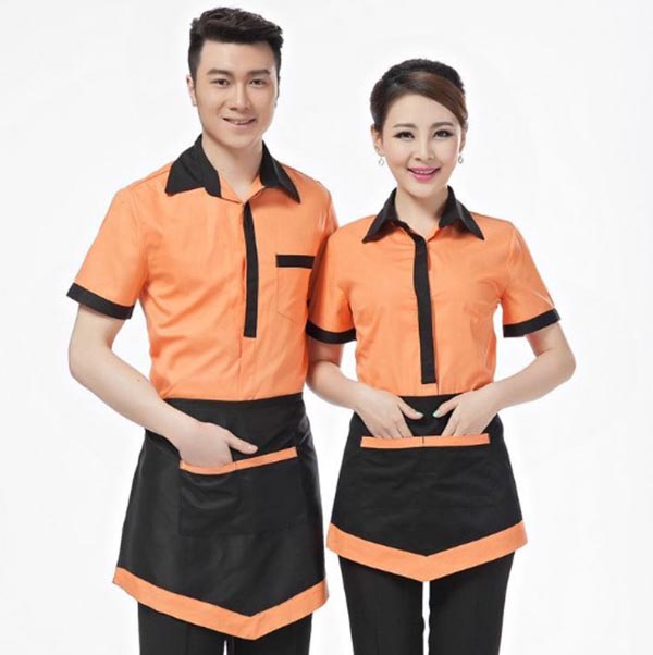 Lượng khách hàng đến với nhà hàng rất đông và chỉ một số ít trong đó là khách hàng thân quen