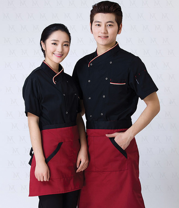 Tính gọn gàng phải được nhắc đến tại đây, bởi một nhà hàng phải thực sự chuyên nghiệp bắt đầu với những bộ đồng phục nhân viên