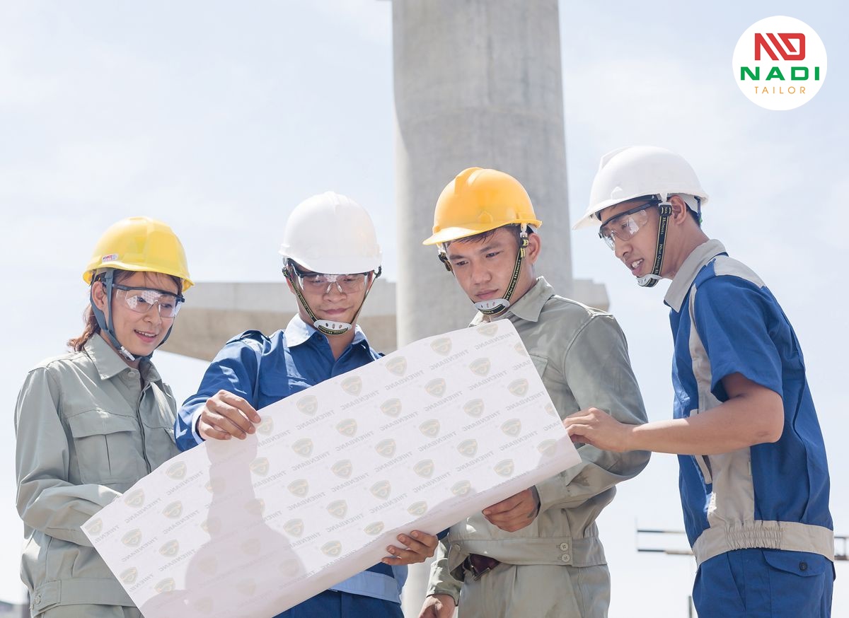 Quần áo bảo hộ không chỉ bảo vệ sự an toàn cho người lao động mà còn tăng giá trị thương hiệu cho doanh nghiệp Sự quan trọng của những bộ quần áo bảo hộ kỹ sư