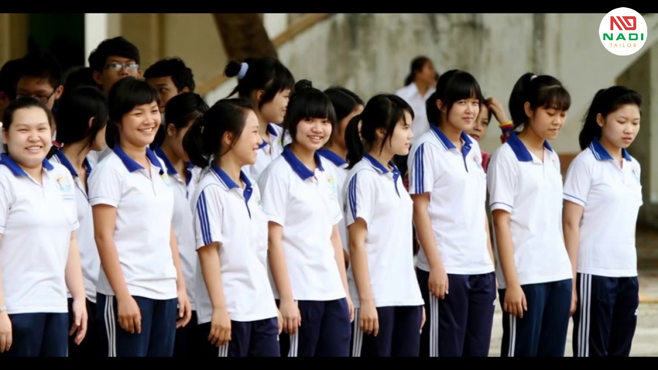 Bạn cần lưu ý lựa chọn phù hợp những bộ đồng phục từ thiết kế đến chất liệu và độ bền nhé! Lưu ý để chọn được đồng phục chất lượng