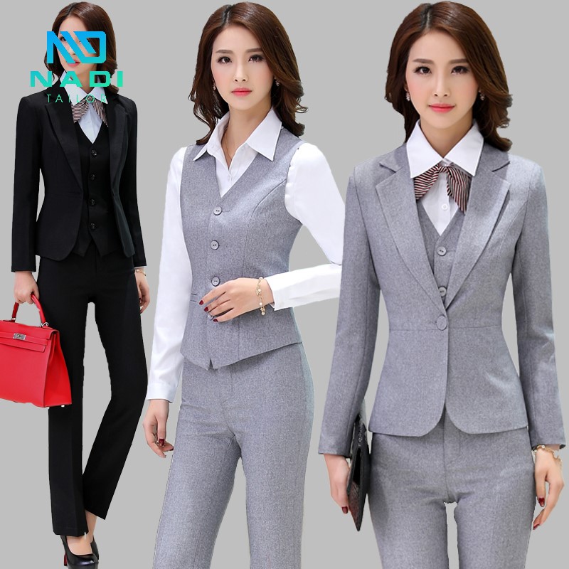 Đồng phục cao cấp màu xám bạc lịch sự, đẳng cấp, thể hiện được hết sự quyến rũ, nữ tính và thần thái của người mặc Đồng phục cao cấp màu xám bạc lịch sự, đẳng cấp, thể hiện được hết sự quyến rũ, nữ tính và thần thái của người mặc