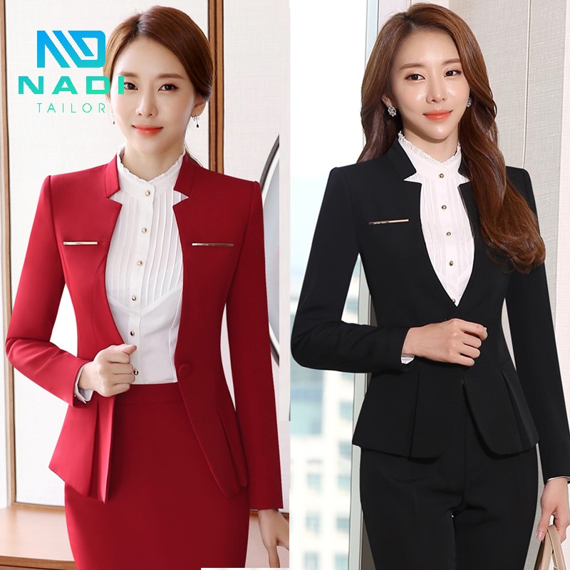 Mẫu đồng phục áo vest trắng hoặc đen, mặc kèm chân váy và áo sơ mi, giúp bạn thể hiện sự dịu dàng, nữ tính của mình Mẫu đồng phục áo vest trắng hoặc đen, mặc kèm chân váy và áo sơ mi, giúp bạn thể hiện sự dịu dàng, nữ tính của mình