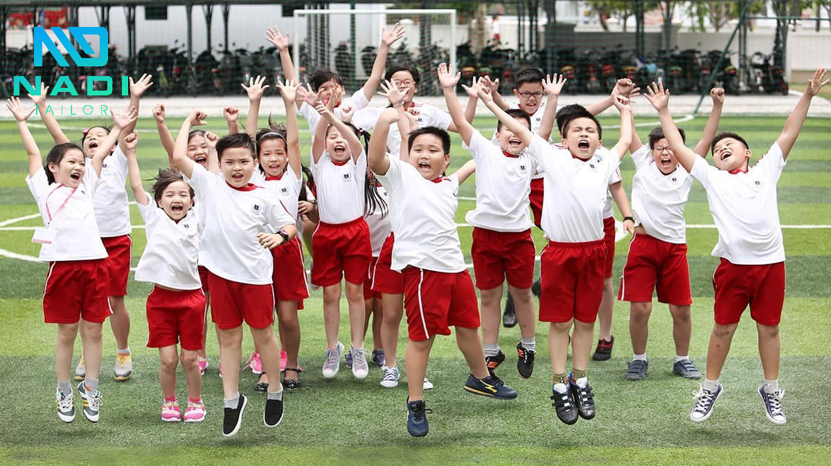 Hãy ưu tiên những màu sắc khiến bé cảm thấy thích thú khi được mặc đồng phục mỗi ngày. Hãy ưu tiên những màu sắc khiến bé cảm thấy thích thú khi được mặc đồng phục mỗi ngày.