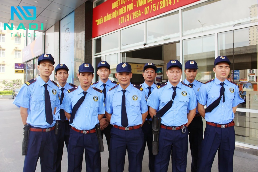 Đánh giá một doanh nghiệp có chỉnh chu và chuyên nghiệp hay không thì đồng phục của bảo vệ là tiêu chí đầu tiên. Đánh giá một doanh nghiệp có chỉnh chu và chuyên nghiệp hay không thì đồng phục của bảo vệ là tiêu chí đầu tiên.