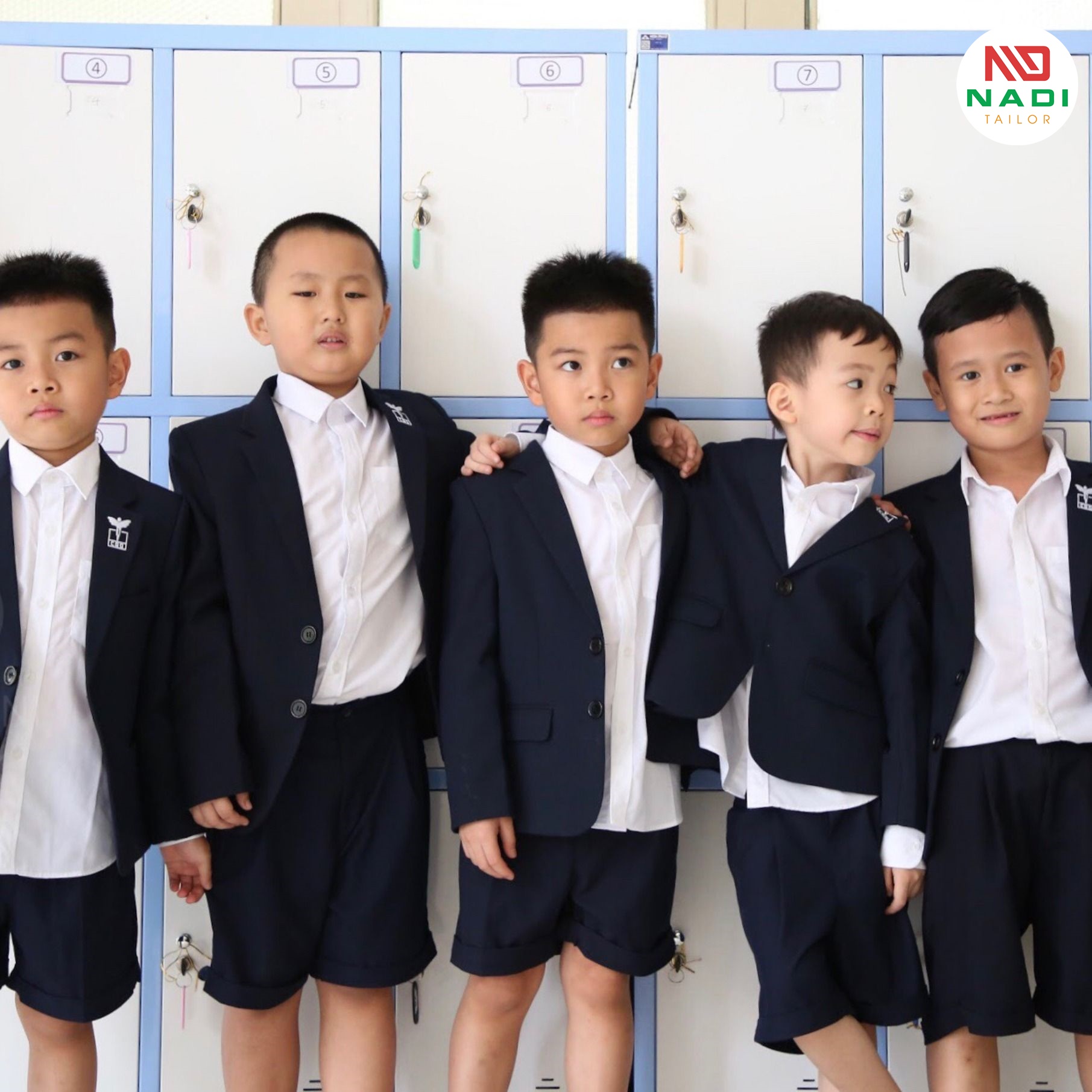Trang phục vừa lịch lãm, vừa học đường, rất phù hợp với các trường dạy tư Đồng phục dành cho bé trai