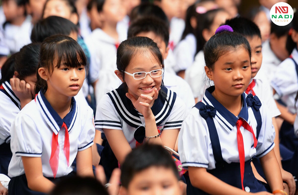 Đồng phục là nét đặc trưng của mỗi trường học, thể hiện nét riêng, gắn với danh hiệu của trường Vai trò đồng phục