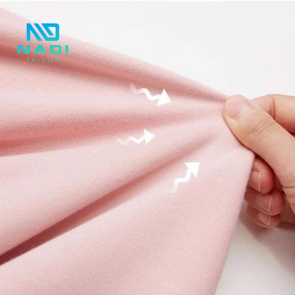 Cách đơn giản nhất để phân biệt vải thun cotton hai chiều là dùng lực kéo căng bề mặt vải. Nếu vải chỉ có thể co giãn theo một chiều nhất định thì đó là vải thun cotton 2 chiều. Cách đơn giản nhất để phân biệt vải thun cotton hai chiều là dùng lực kéo căng bề mặt vải. Nếu vải chỉ có thể co giãn theo một chiều nhất định thì đó là vải thun cotton 2 chiều.