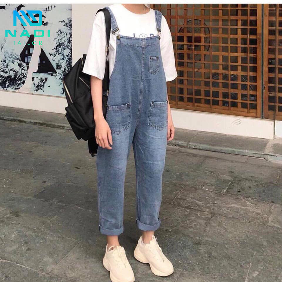 phối đồ công sở với giày thể thao Phối đồ công sở trẻ trung với giày thể thao và áo liền quần
