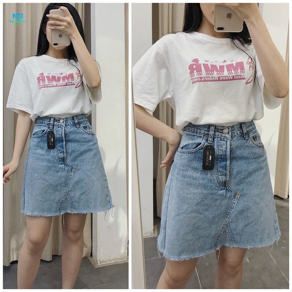 Áo phông, chân váy denim - một trong các cách phối đồ với áo thun rộng, với chân váy đẹp phổ biến Áo phông, chân váy denim - một trong các cách phối đồ với áo thun rộng, với chân váy đẹp phổ biến
