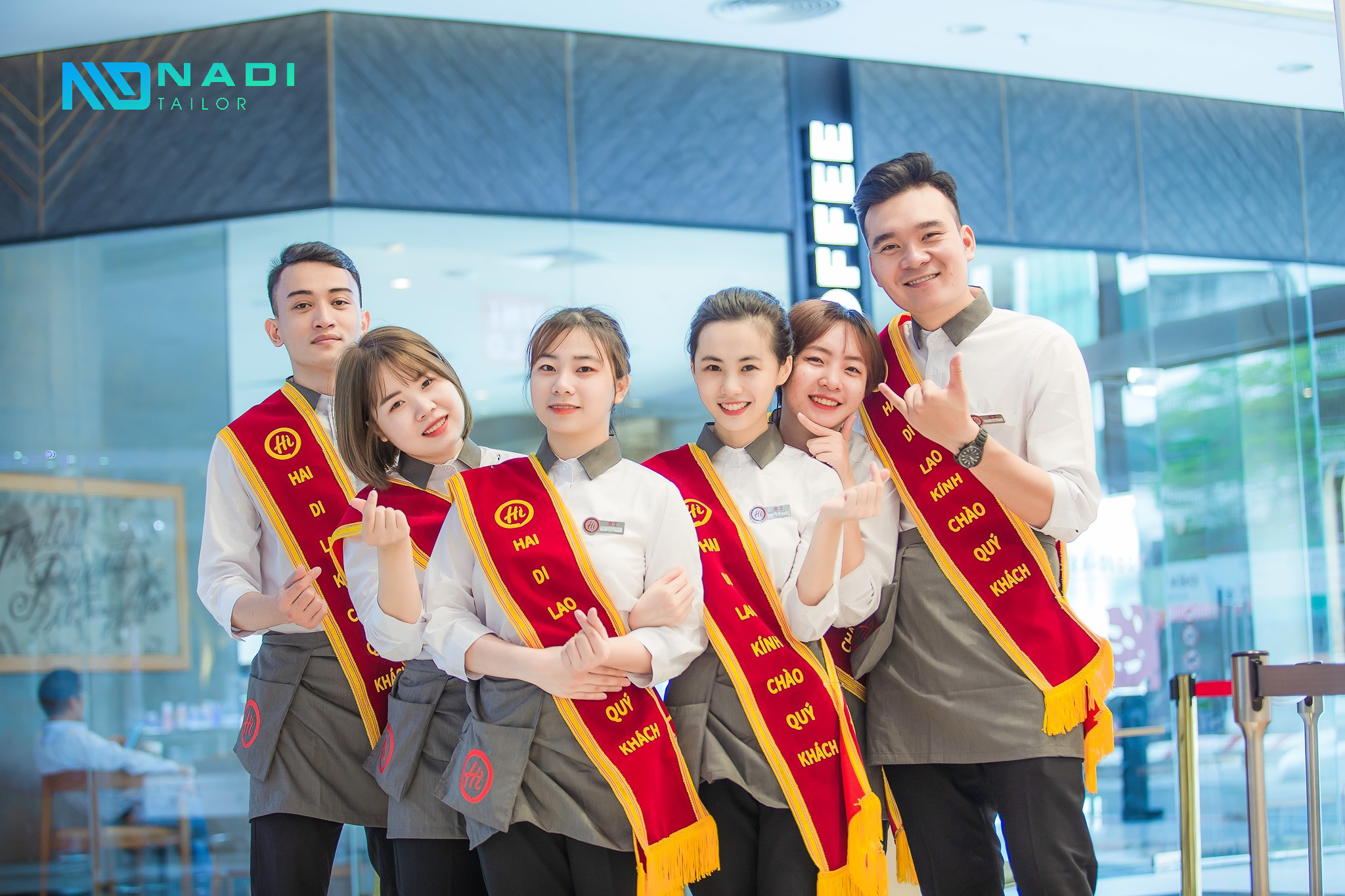 Đồng phục nhà hàng, khách sạn được xem là giải pháp marketing chi phí thấp nhưng lại có tính hiệu quả lâu dài. Đồng phục nhà hàng, khách sạn được xem là giải pháp marketing chi phí thấp nhưng lại có tính hiệu quả lâu dài.