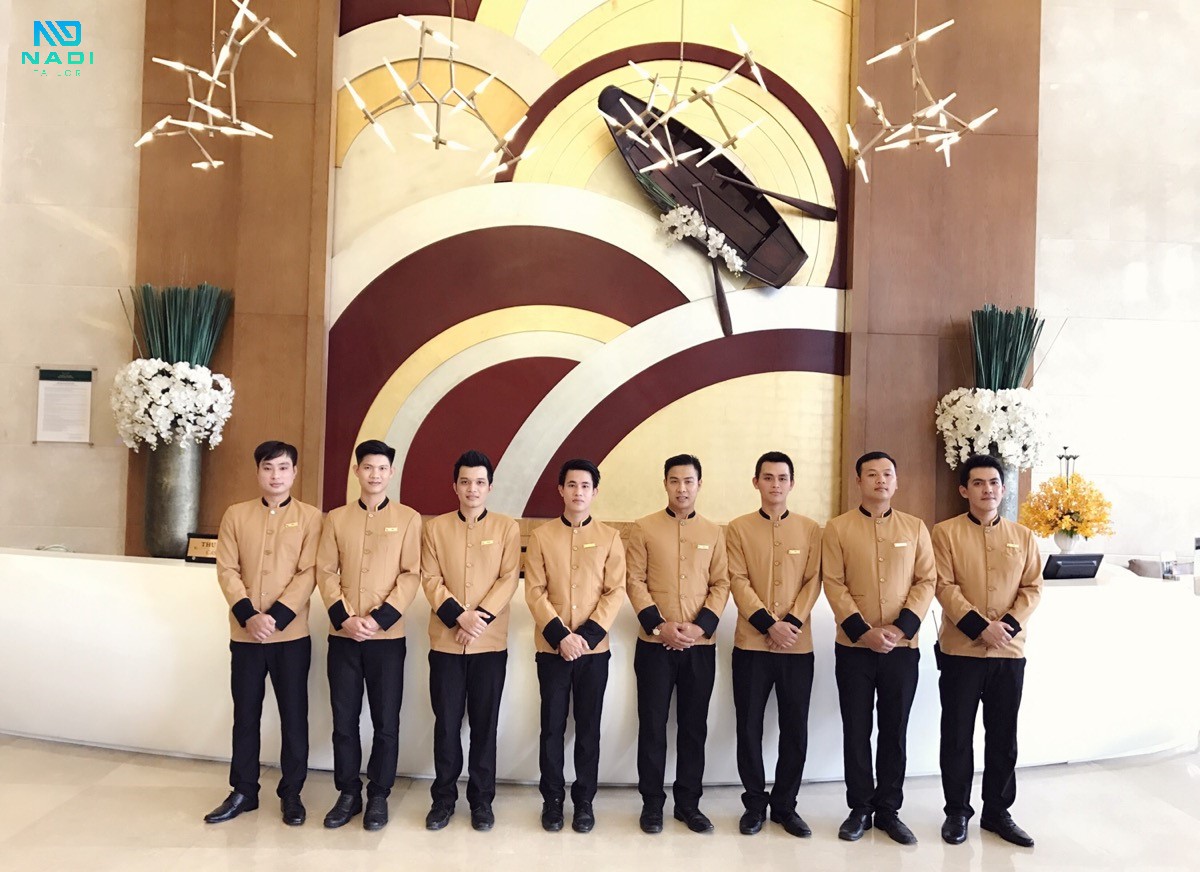 Những tiêu chí cần lưu ý khi lựa chọn mẫu đồng phục nhân viên nhà hàng 4, 5 sao hạng sang cao cấp và nổi tiếng Những tiêu chí cần lưu ý khi lựa chọn mẫu đồng phục nhân viên nhà hàng 4, 5 sao hạng sang cao cấp và nổi tiếng