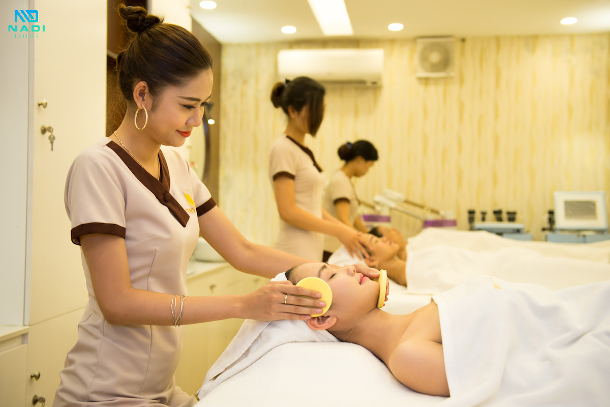 Đồng phục spa dưỡng sinh thường có kiểu dáng rộng rãi và thoải mái. Đồng phục spa dưỡng sinh thường có kiểu dáng rộng rãi và thoải mái.