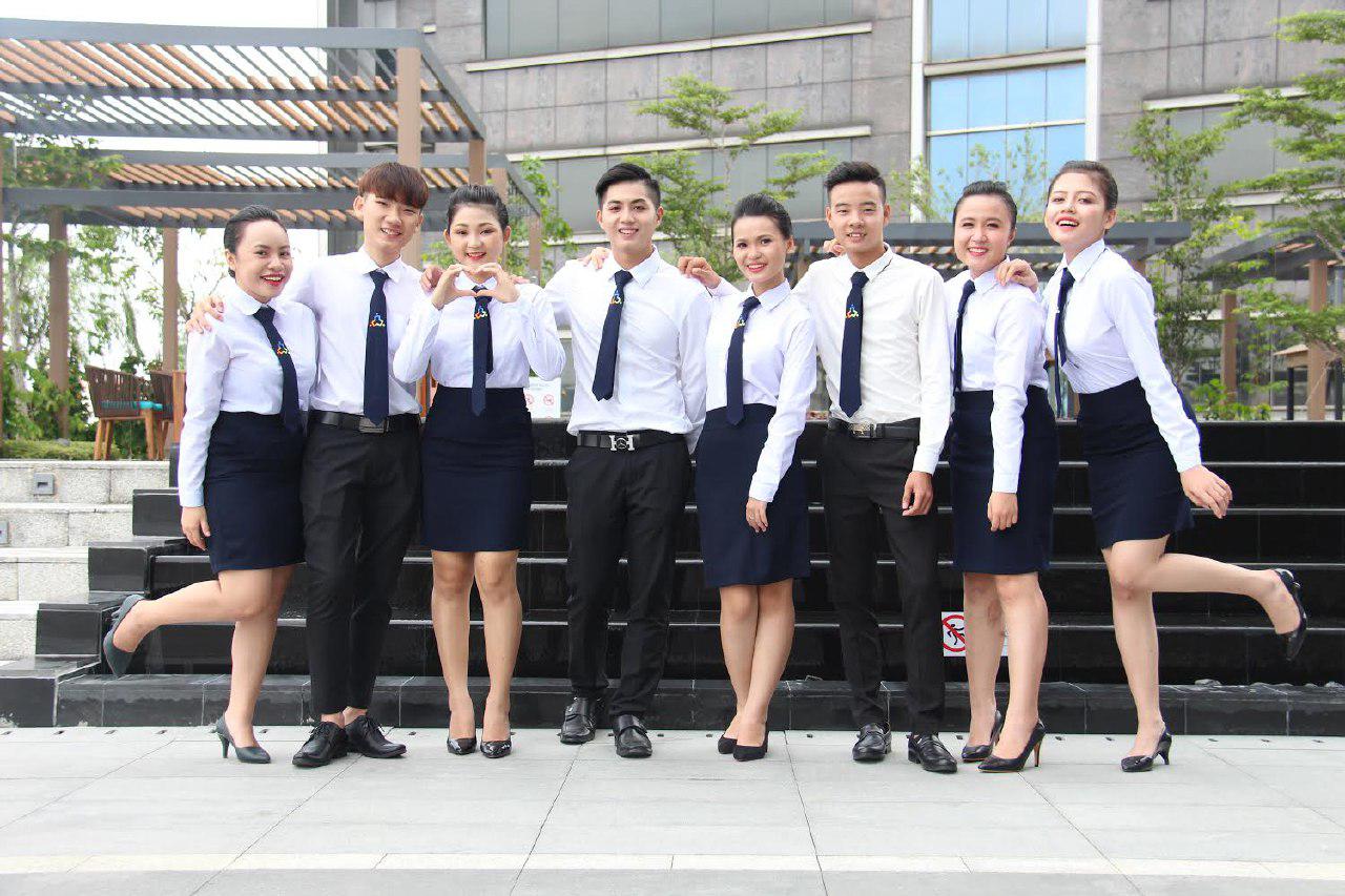 Những Mẫu Đồng Phục Công Sở Văn Phòng Chuyên Nghiệp, Thời Trang
