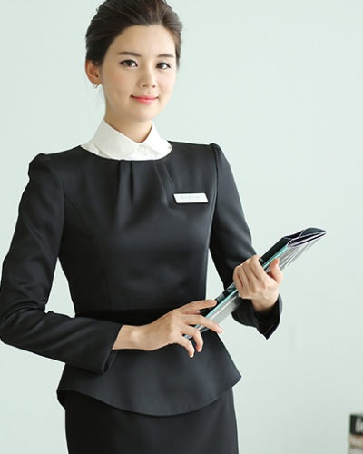 Đồng Phục Lễ Tân Bệnh Viện – Dấu Ấn Chuyên Nghiệp Và Nâng Tầm Thương Hiệu