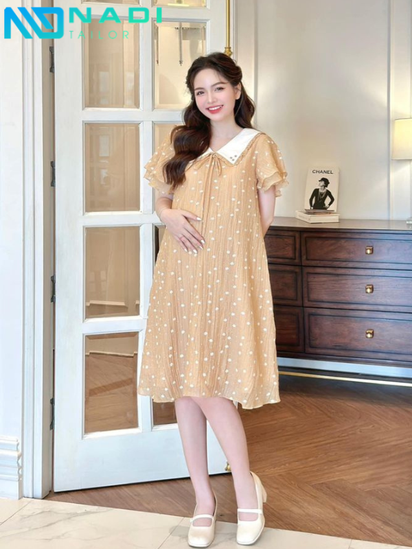 Màu sắc của váy công sở mùa đông thường trầm ấm và dễ phối
