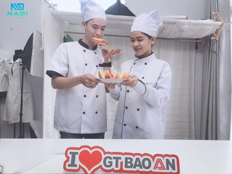 Lựa chọn đồng phục bếp may sẵn là một giải pháp thông minh, tiết kiệm thời gian và chi phí
