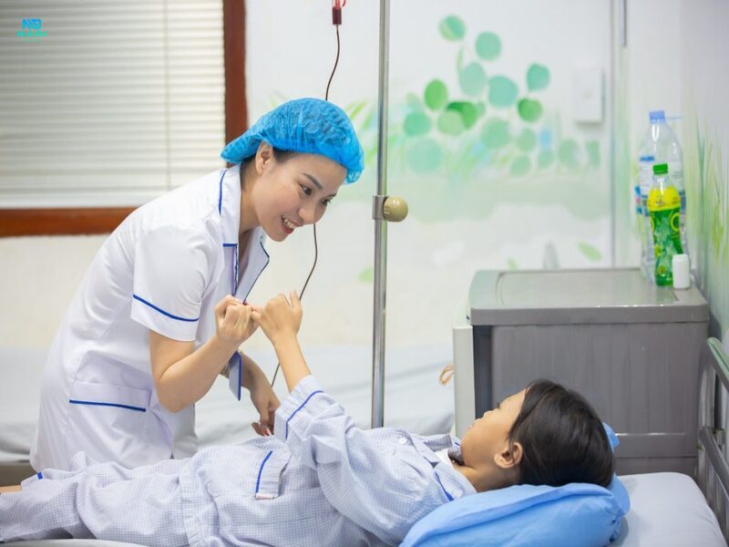 Đồng phục điều dưỡng may sẵn không chỉ đẹp mắt mà còn tối ưu về công năng