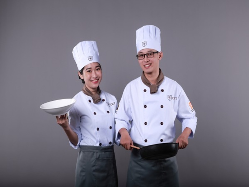 Cách chọn đồng phục bếp may sẵn chất lượng