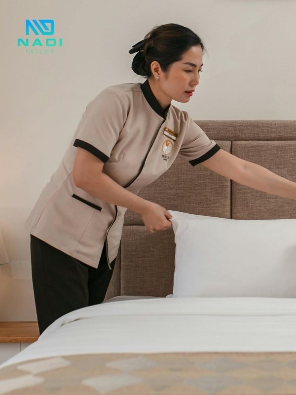 Top 10 mẫu đồng phục khách sạn may sẵn phổ biến hiện nay