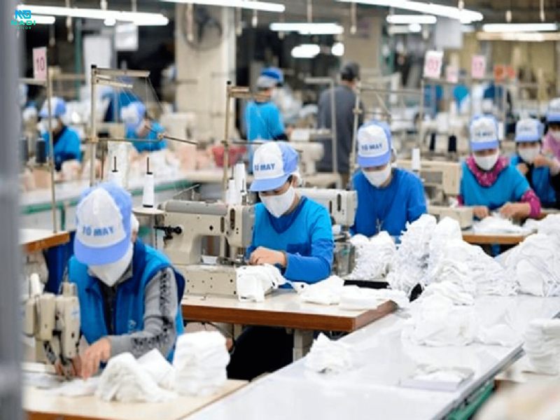 Lợi ích vượt trội của việc sử dụng đồng phục công nhân may sẵn