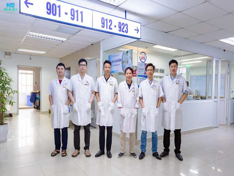 Tầm quan trọng và lợi ích khi sử dụng đồng phục y tế may sẵn