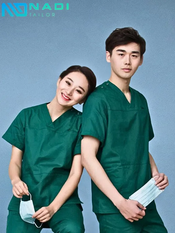 Đồng phục phòng khám Đông y lại hướng tới sự mộc mạc, thư thái và đậm tính truyền thống.