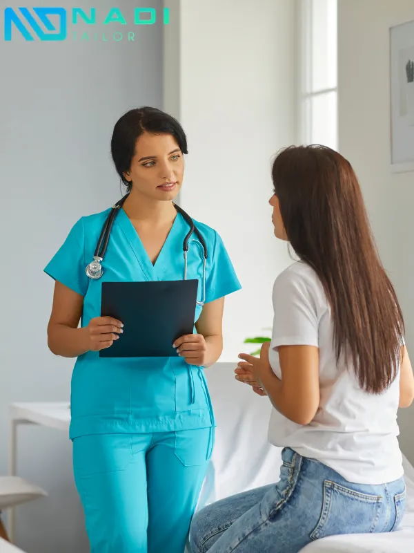Vải cần có độ co giãn hợp lý để thuận tiện cho các thao tác chuyên môn như nâng bệnh nhân, di chuyển nhanh, cúi gập hay xoay người linh hoạt