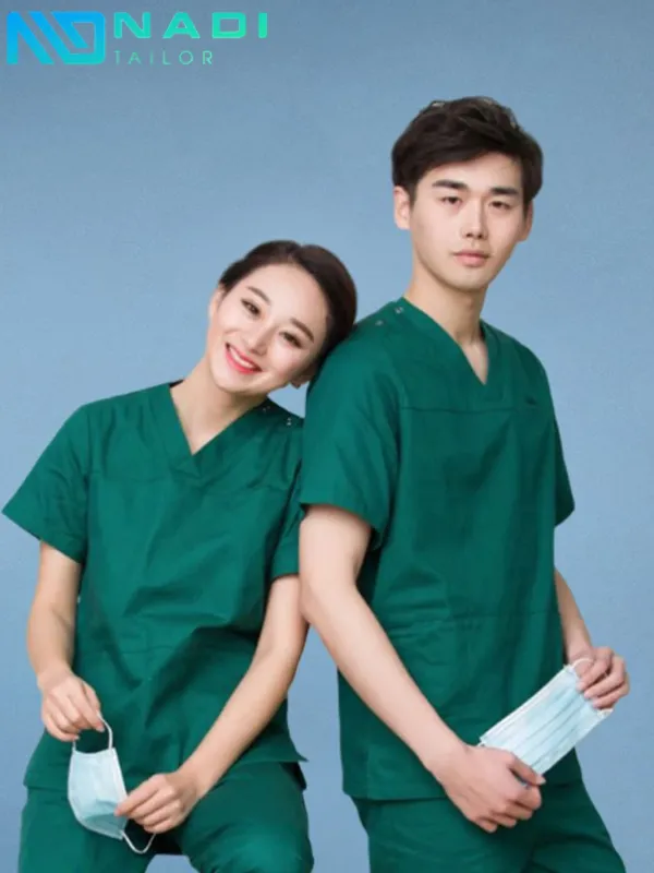 Một yếu tố cực kỳ quan trọng khi lựa chọn hoặc đặt may áo blouse nam tay ngắn chính là chất liệu vải.