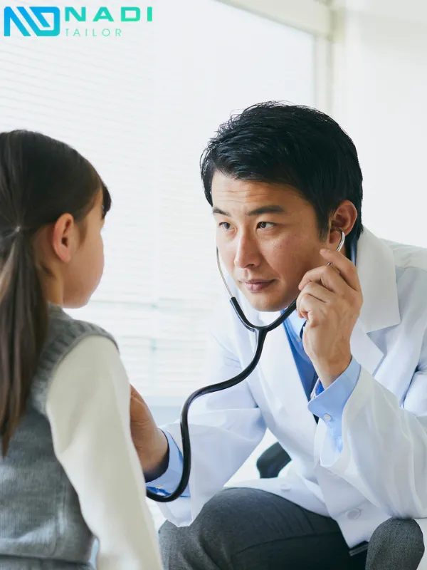 Đồng phục phòng khám nhi đồng chính là yếu tố giúp tạo nên sự chuyên nghiệp và đồng nhất trong mắt khách hàng.
