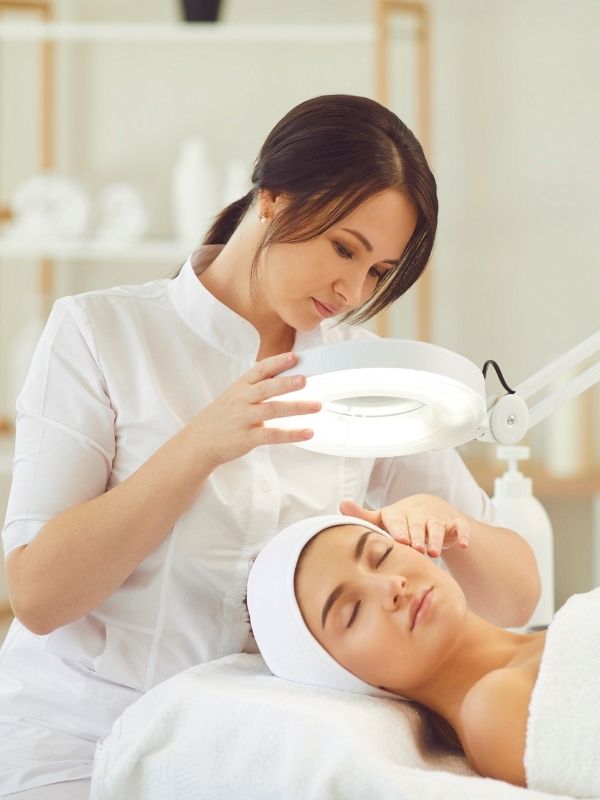 Mẫu đồng phục thẩm mỹ viện đẹp, chất lượng cao 2025