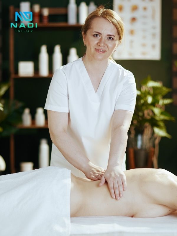 Các yếu tố ảnh hưởng đến giá đồng phục spa may sẵn