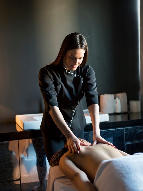 5 xưởng may đồng phục spa tại Quận 1 giá rẻ, uy tín 2025